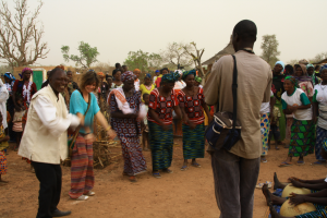 Women_Dancing_with_Miri